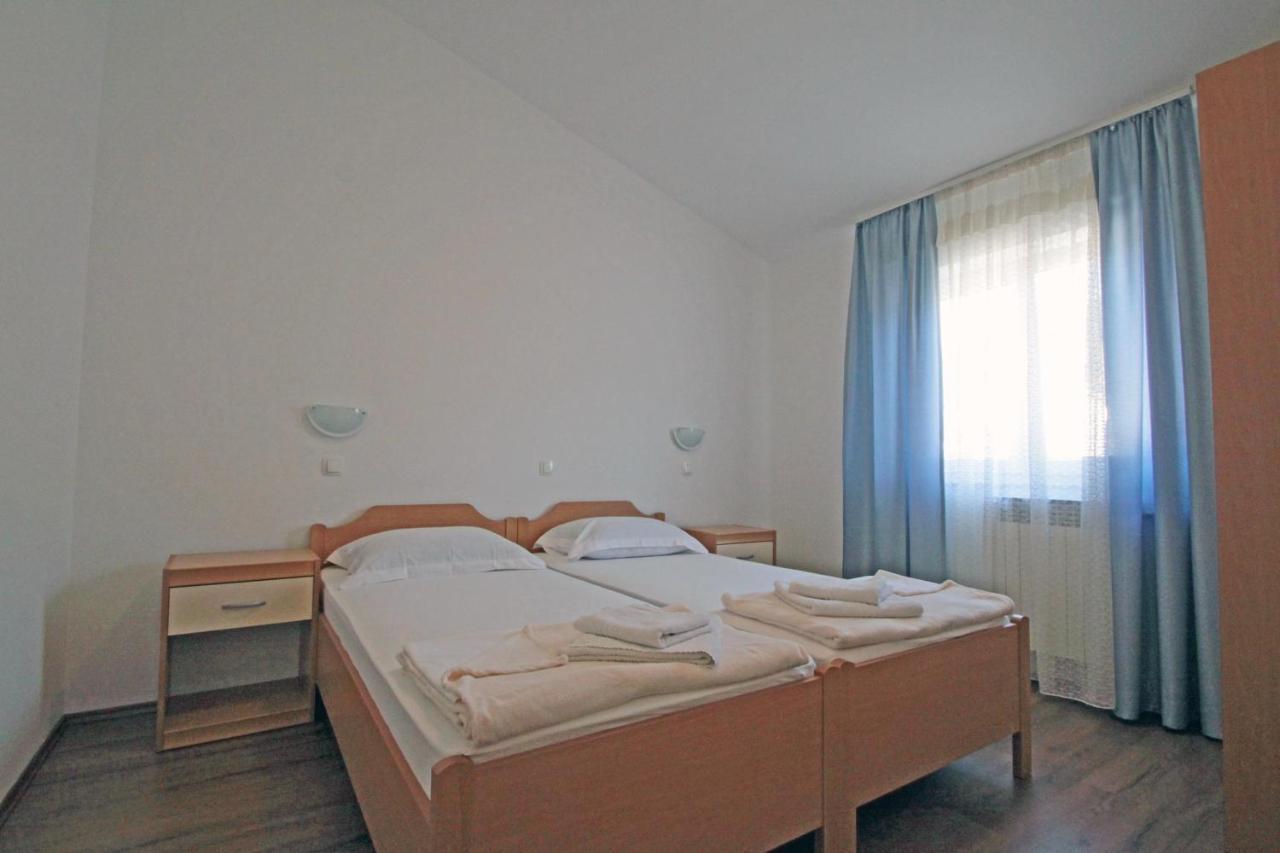 Apartments By The Sea Vinjerac, Zadar - 5811 Exterior photo